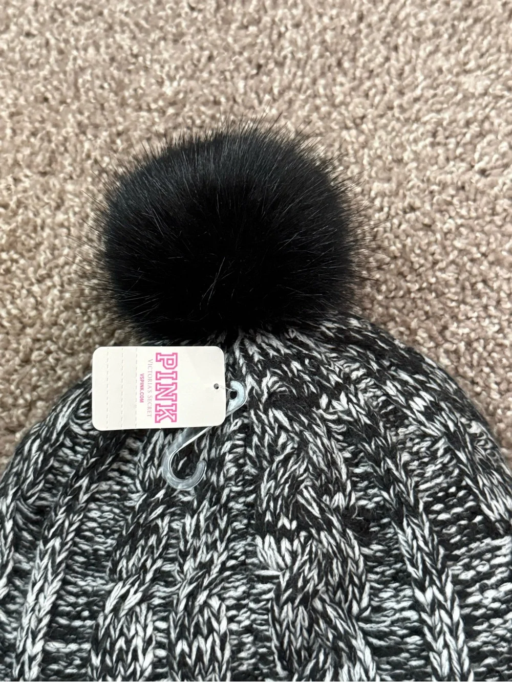 NWT Victoria’s Secret PINK Black White Cable Knit Sherpa Pom Beanie Hat